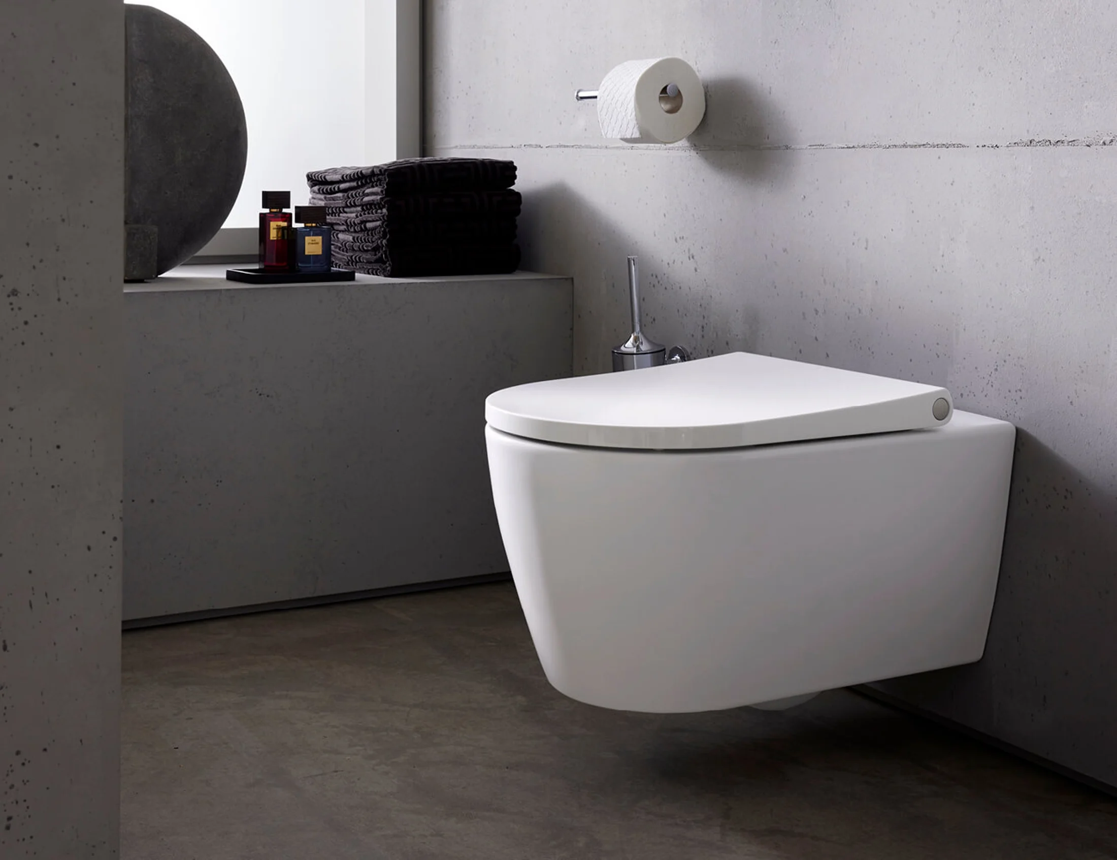 Wall hung toilet in front of a concrete wall