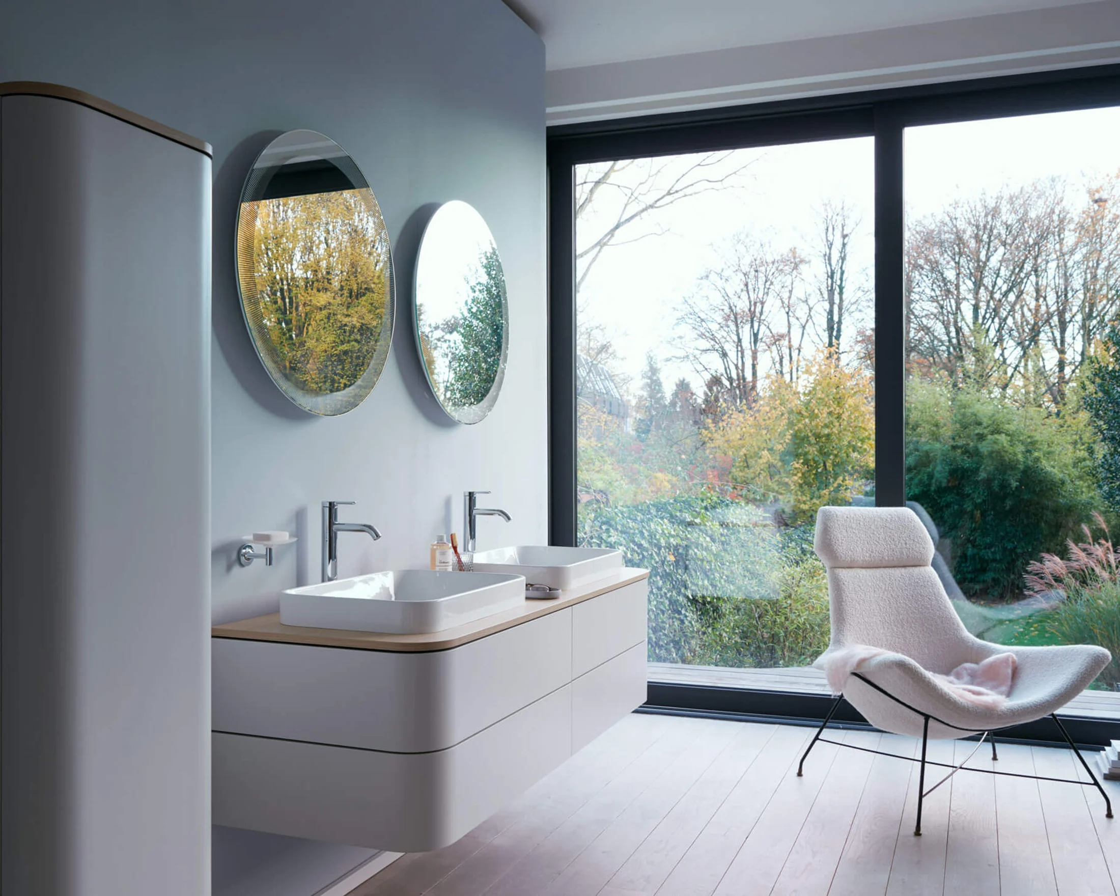 Happy D.2 bathroom in matt black and white