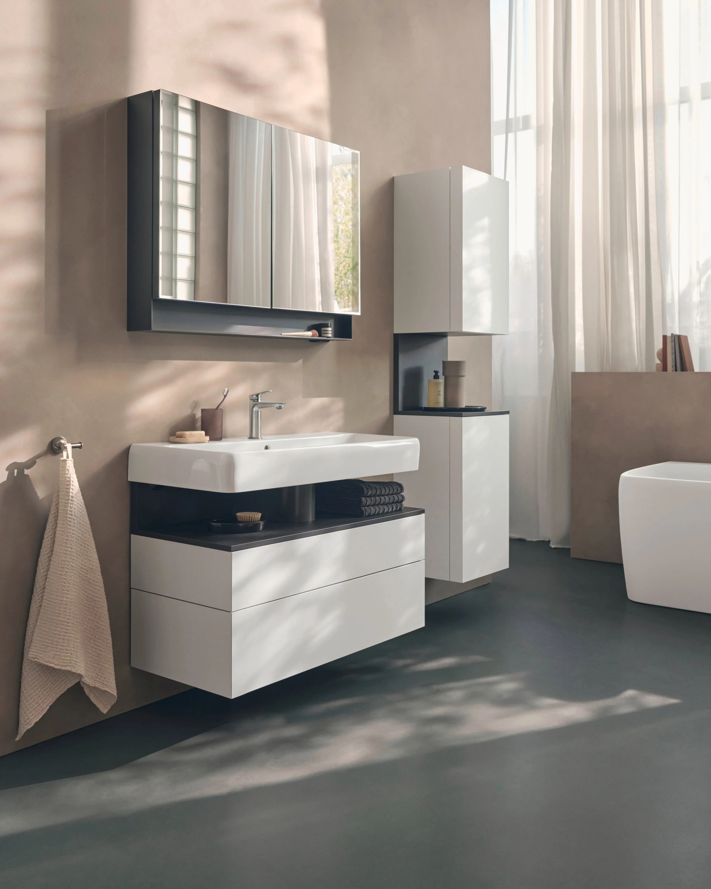 Qatego bathroom in cool anthracite and chrome